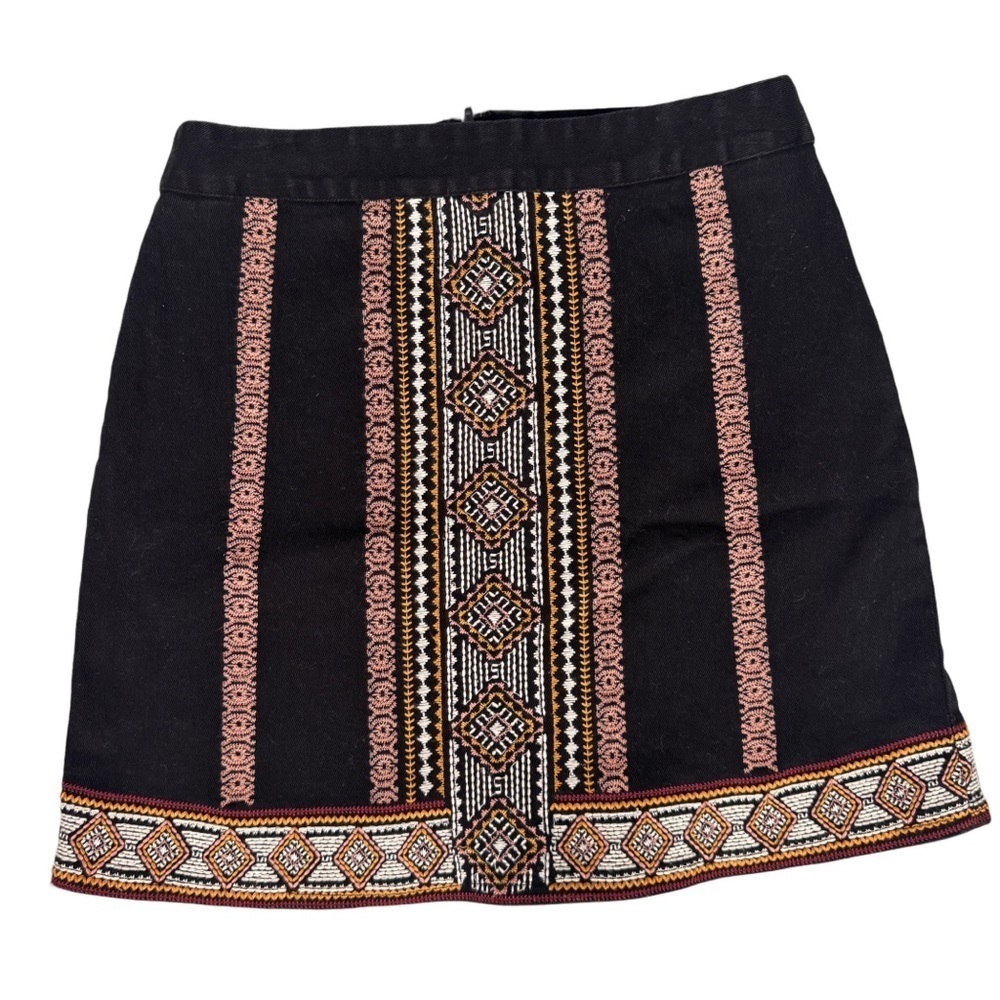 Braeve Black Zip Up Mini Skirt with Vibrant Geometric Pattern Size Medium